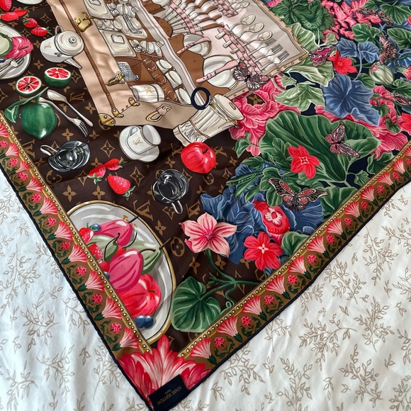 LOUIS VUITTON Silk Monogram LV Scarf - Picture 2 of 5